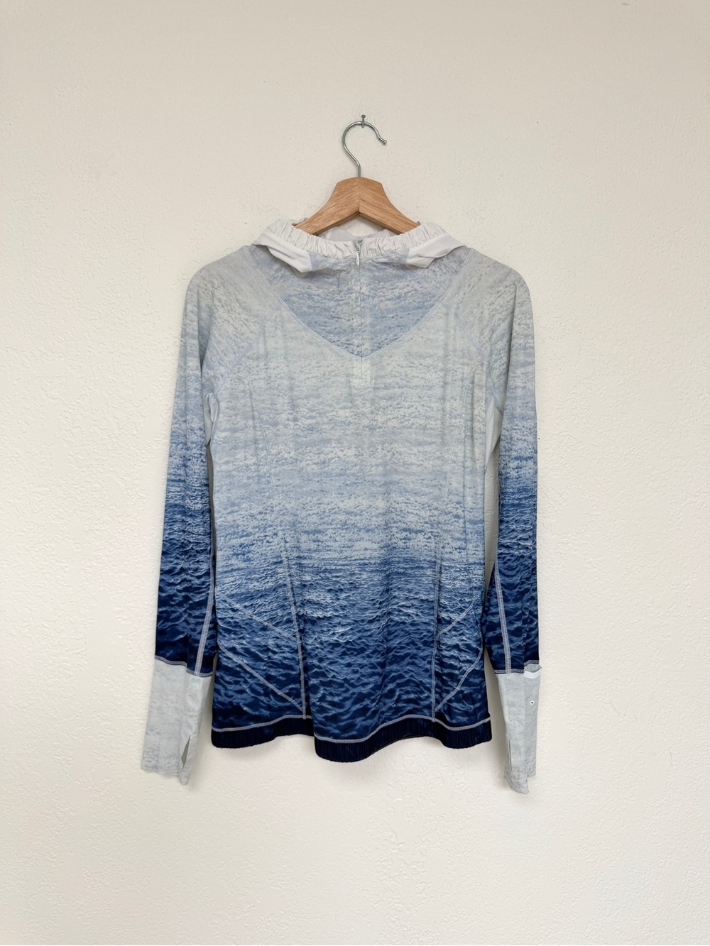 LULULEMON waterbound ombre ocean print running hoodie jacket / size 8 - Picture 3 of 11